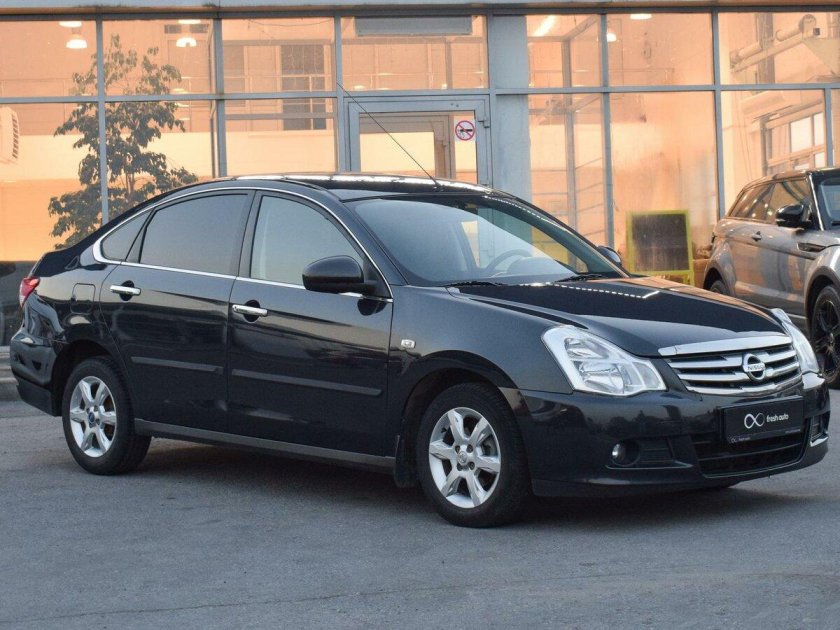 Nissan Almera черная