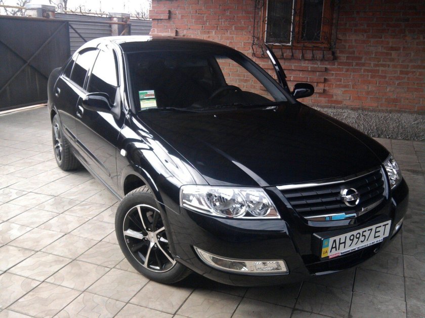 Nissan Almera Classic черная
