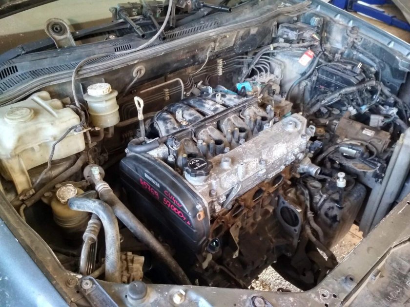 Двигатель Mitsubishi 2.4 4g64