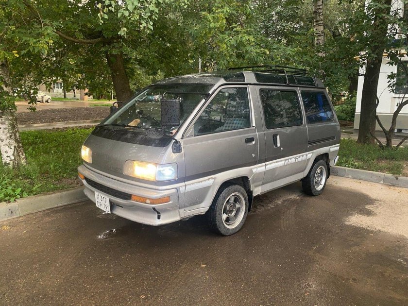 Toyota master ace surf 1990