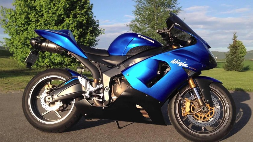 Мотоцикл Кавасаки синий