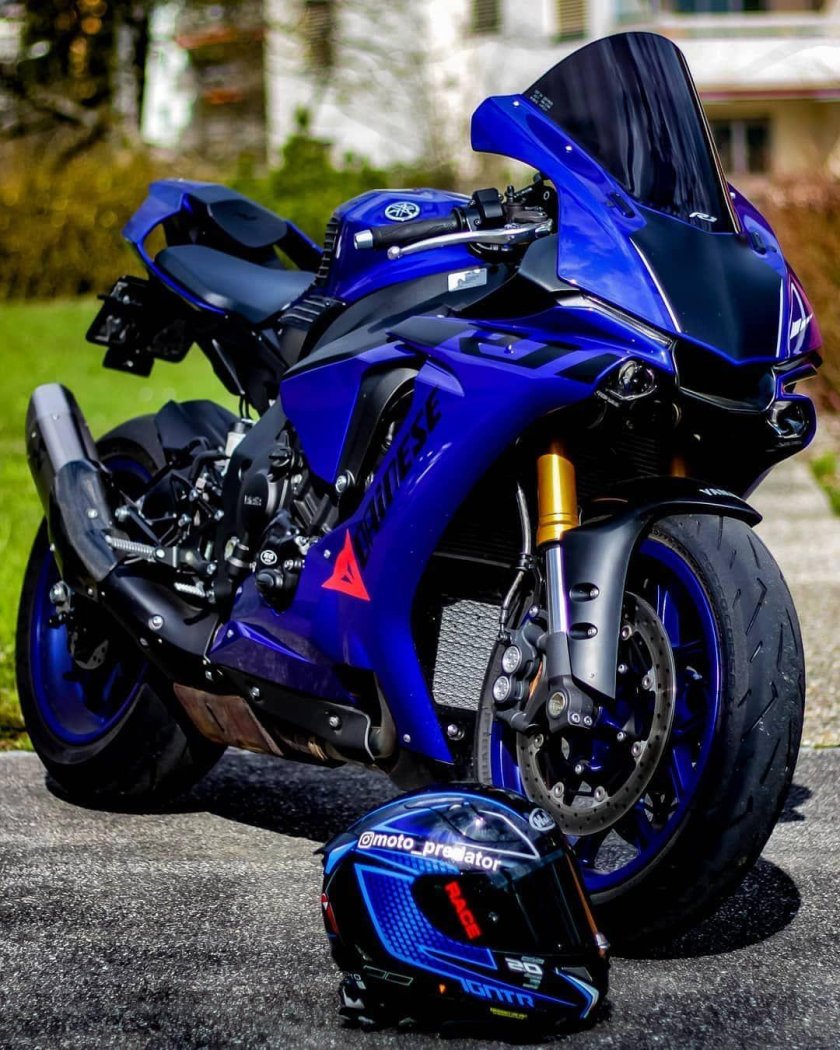 Мотоцикл Yamaha r1