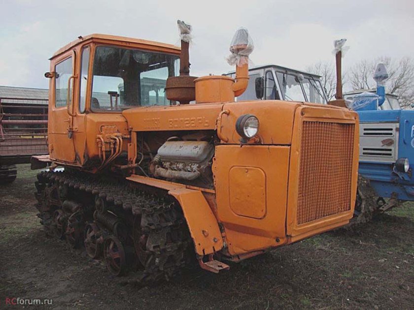 Трактор ДТ-175 Волгарь