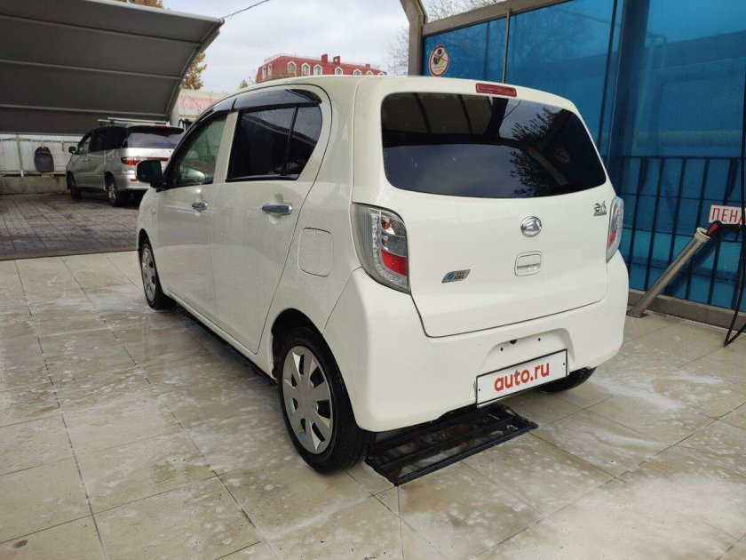 Daihatsu mira 2012