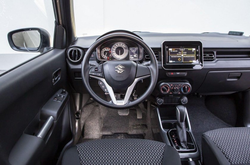 Сузуки Игнис гибрид 2017