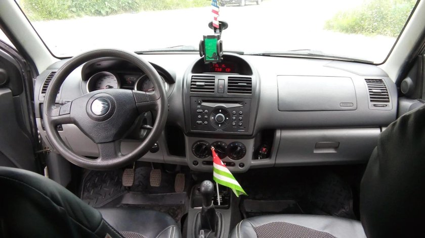 Suzuki Ignis 2006 салон