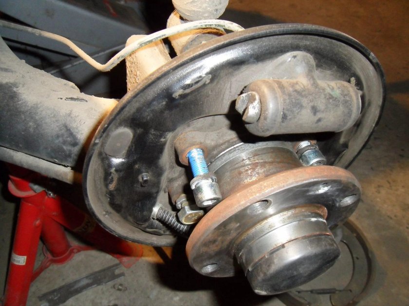 Болт крепления ступицы 2110