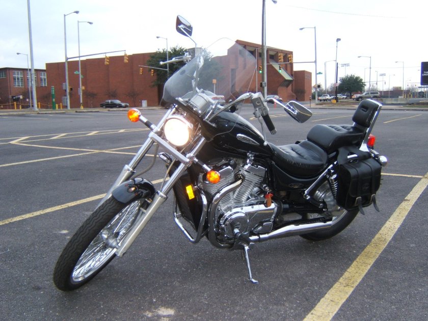 Suzuki Intruder vs 800