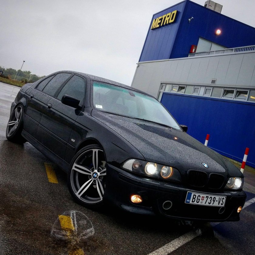 БМВ 5 е39 черная