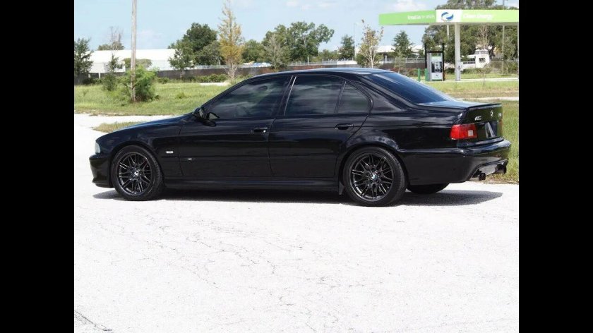 БМВ е39 черная