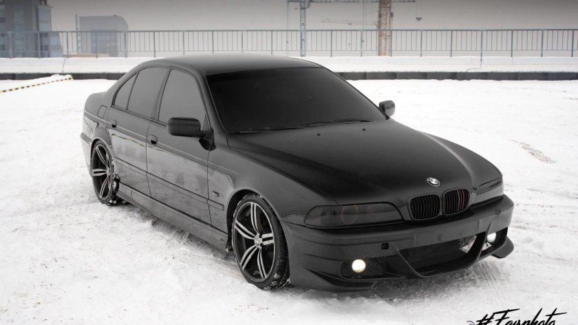 БМВ е39 черная