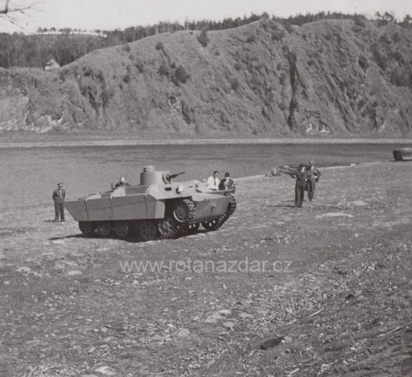 К-90 — Советский опытный лёгкий плавающий танк