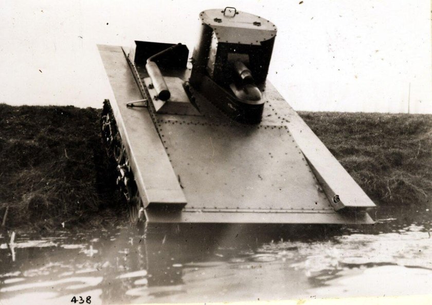 Плавающий танк Виккерс Карден Ллойд