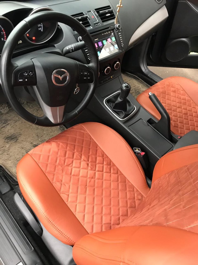 Чехлы на Мазда 3 BK хэтчбек