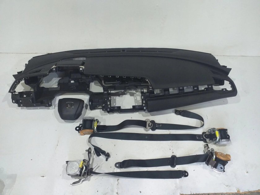 Подушка безопасности в Торпедо Nissan Juke