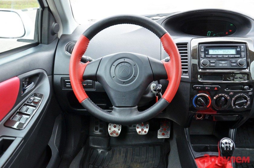 Geely MK Cross 2012 салон