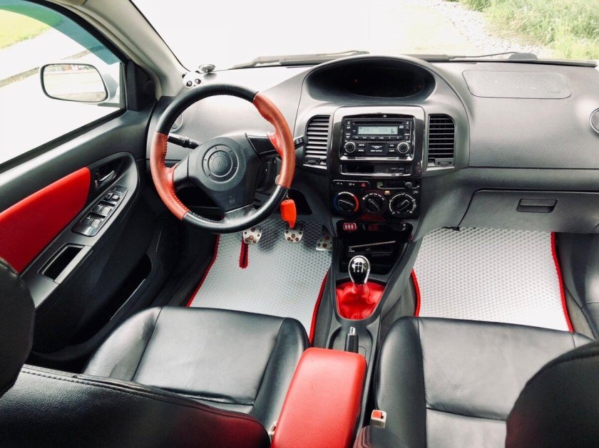 Geely MK Cross салон