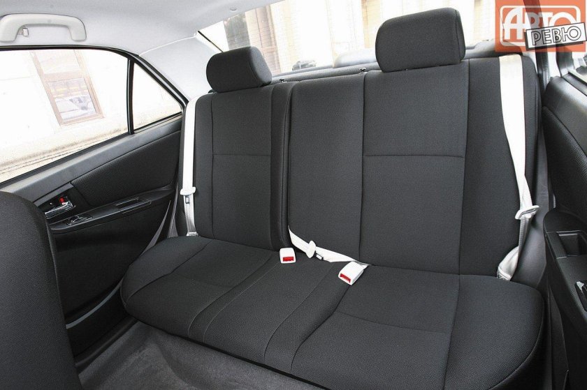 Geely MK седан салон задний ряд