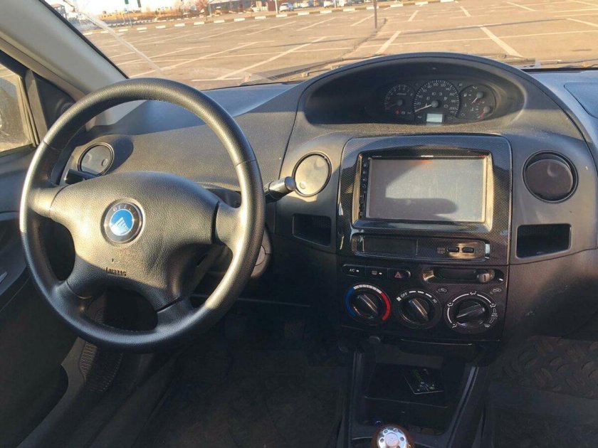 Джили МК внутри