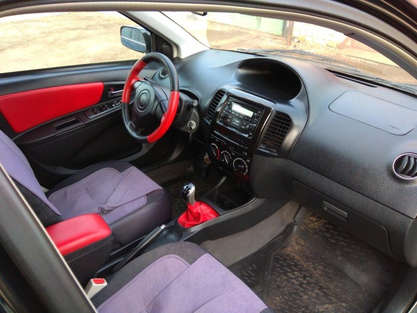 Geely MK Cross 1.5 МТ салон