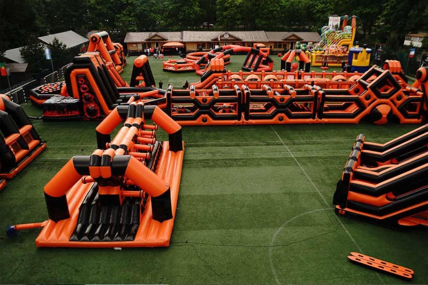 Надувная полоса препятствий