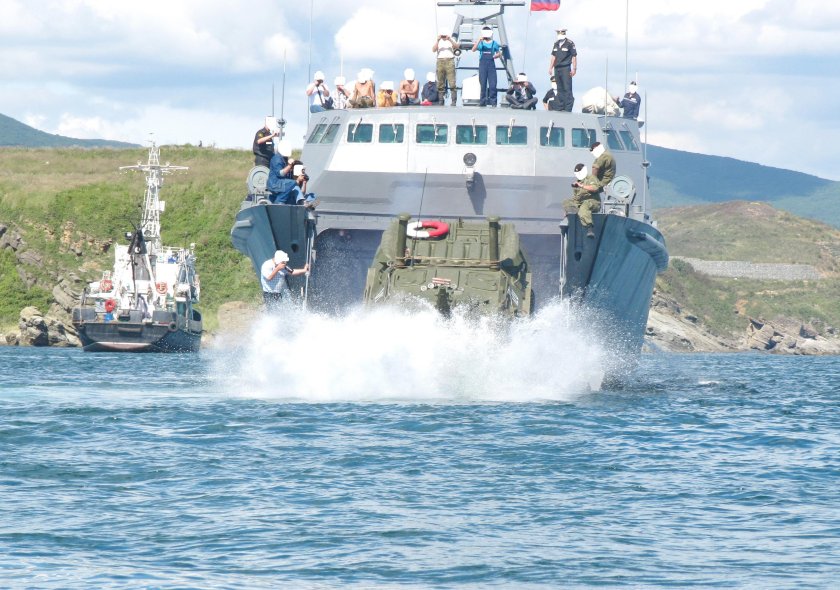 Десантный катер 21820