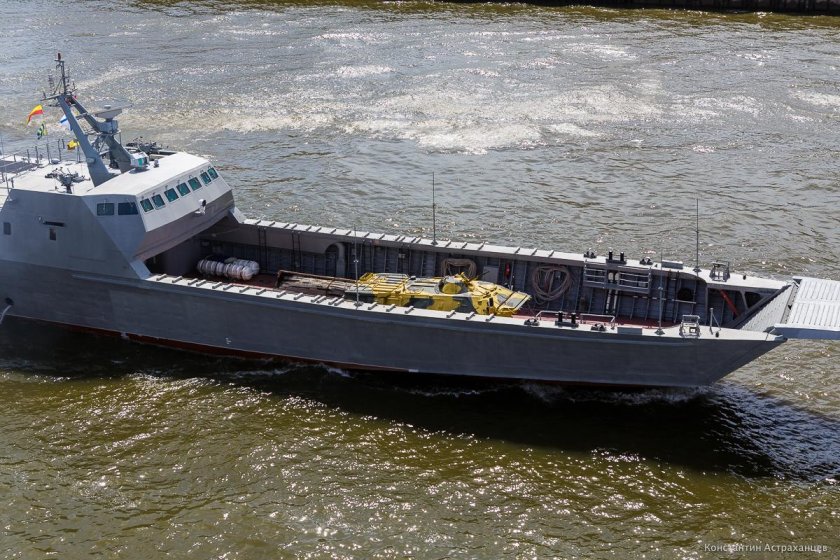 Десантный катер 21820