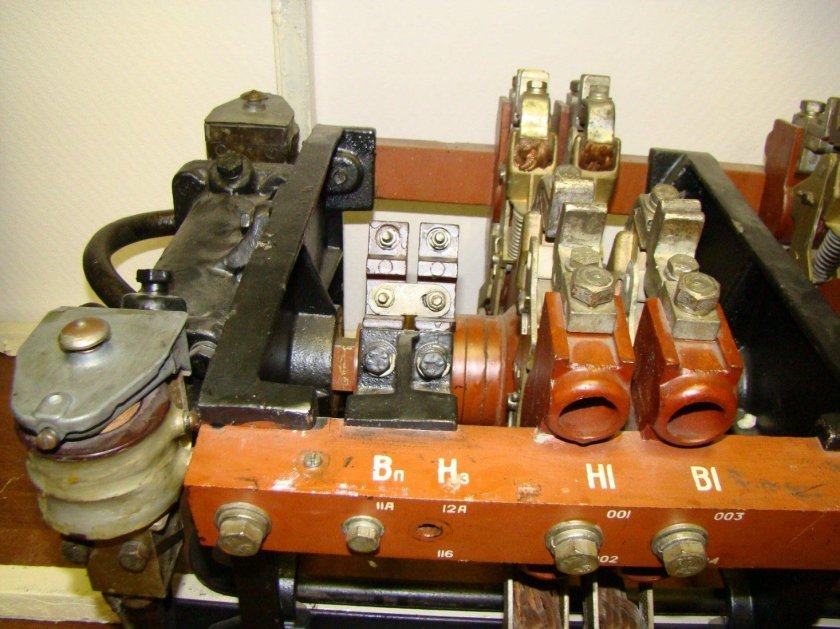 Реверсивно тормозной переключатель 1п-004у2