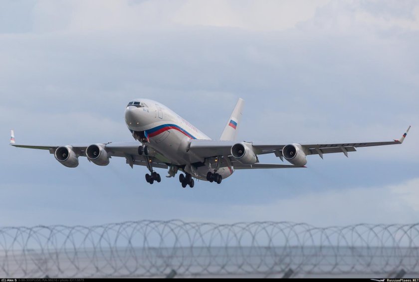 Самолет ил 96