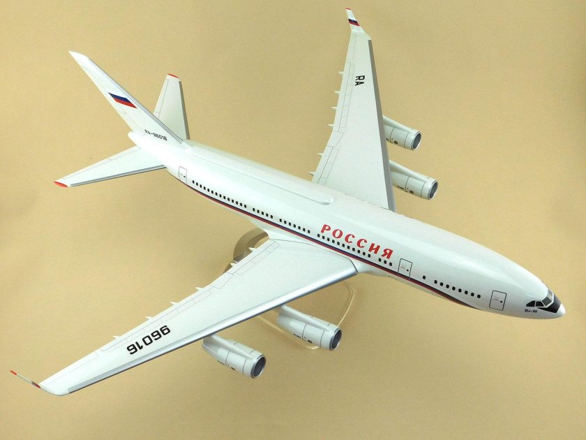 Модель самолета ил 96