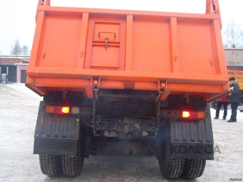 КАМАЗ 55111 самосвал сзади