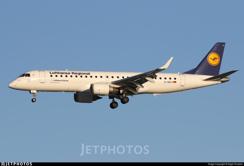 Самолёт Montenegro Airlines