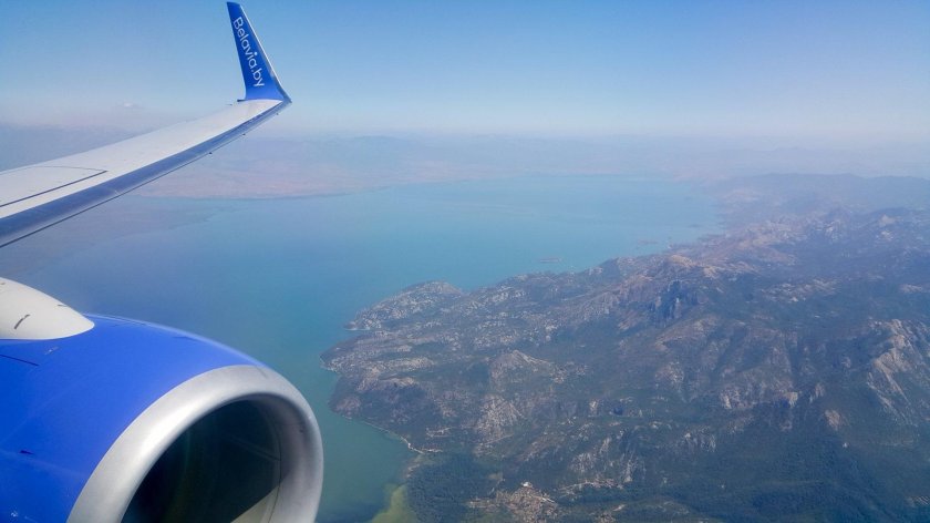 Вид из иллюминатора самолета