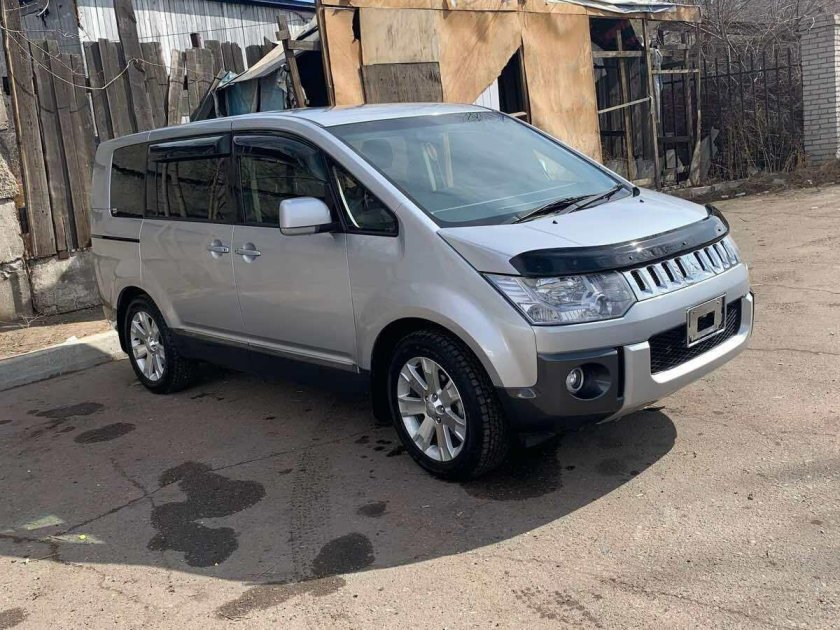 Мицубиси делика д5