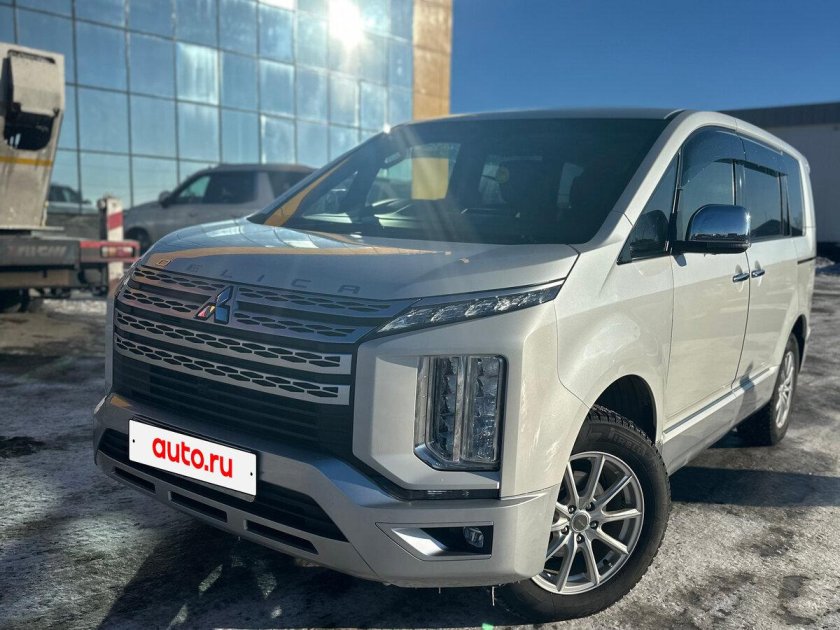 Mitsubishi delica d 5