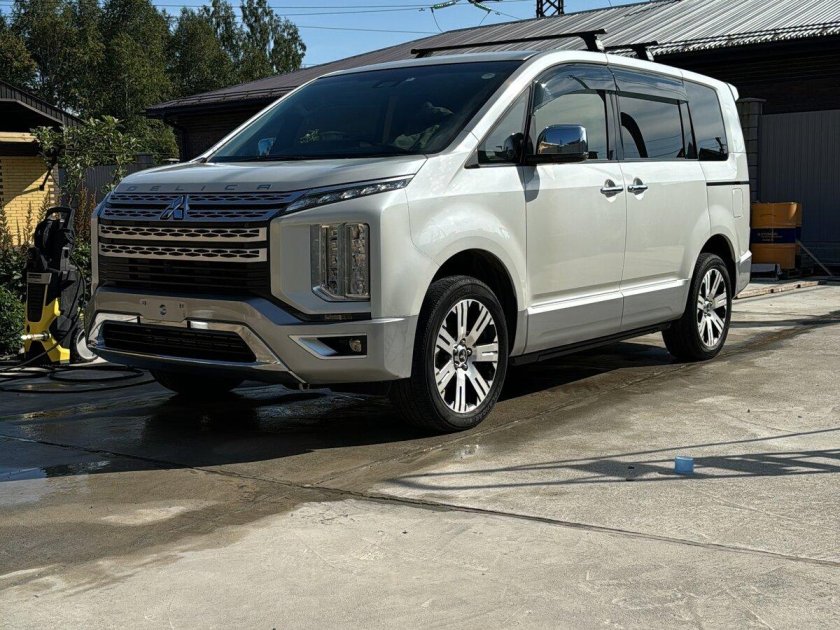 Mitsubishi delica d 5