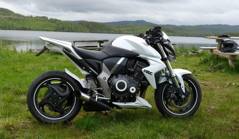 Плуг Honda cb1000r