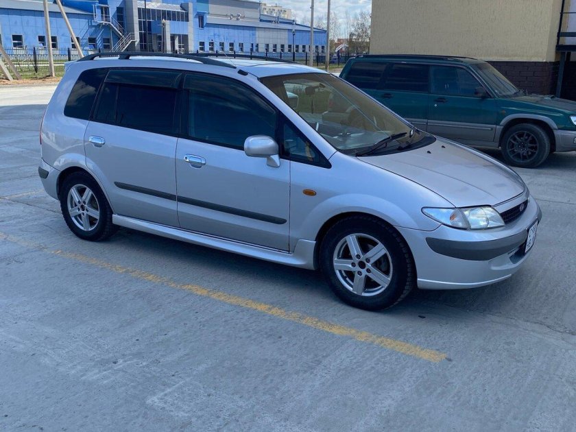 Мазда премаси 2000