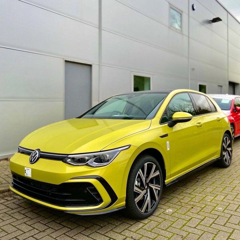 VW Golf 8 Yellow