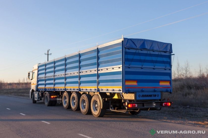 КАМАЗ С полуприцепом зерновоз