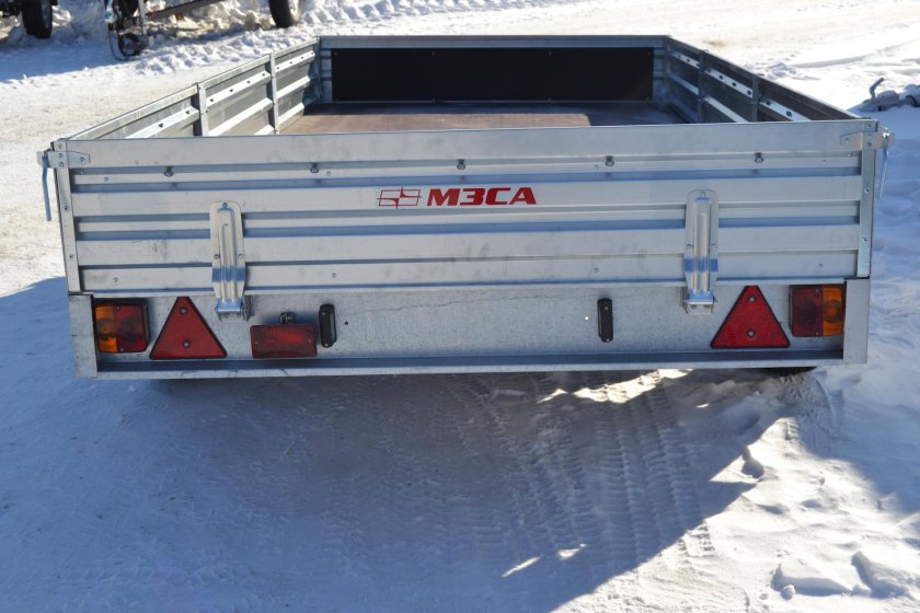 Задняя часть прицепа