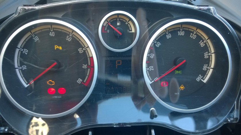 Опель Корса приборная панель