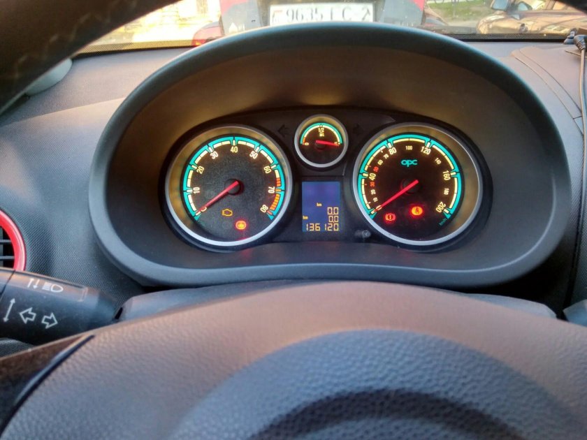 Опель корса 2011