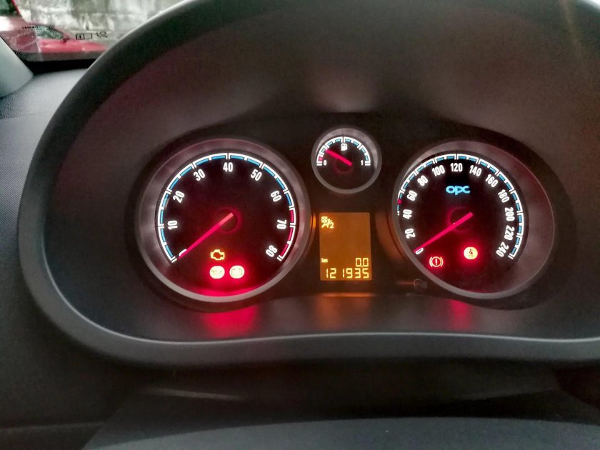 Приборная панель Opel Corsa d