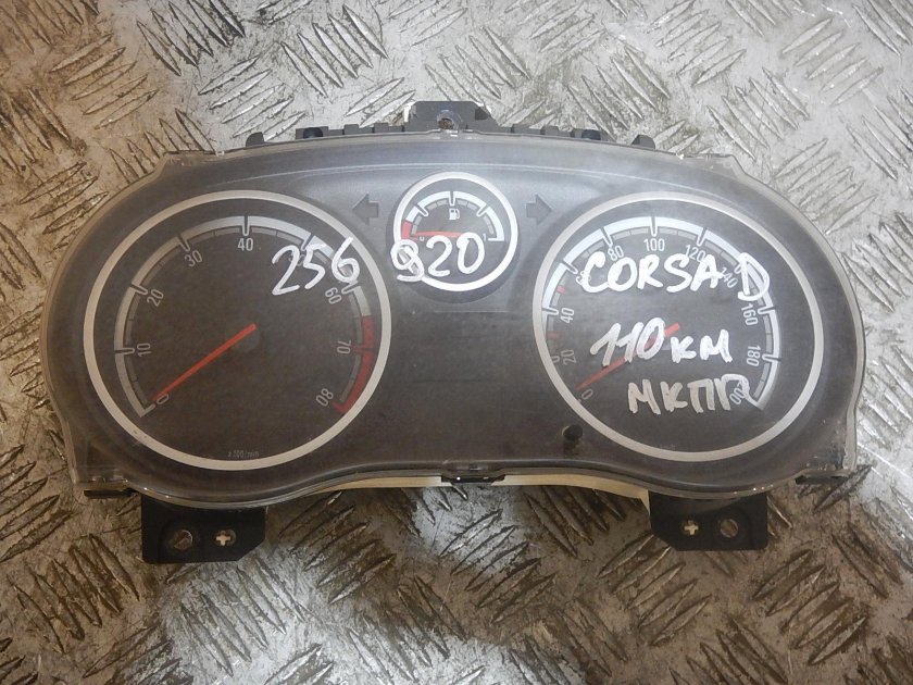 Щиток приборов Опель Корса д