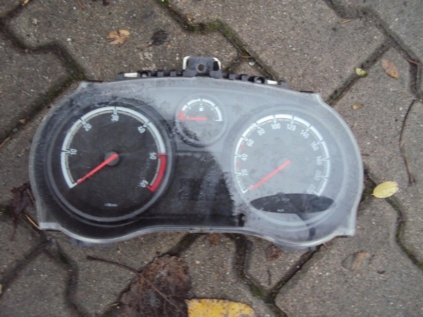 Opel Corsa d приборка