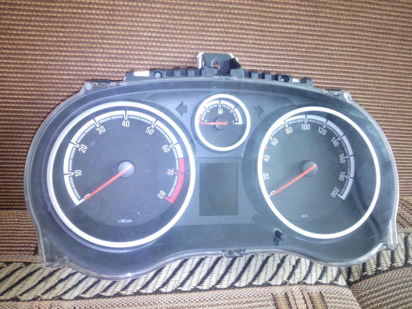 Opel Corsa приборная панель