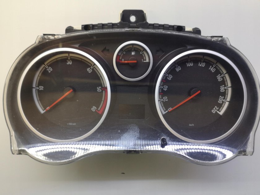 Опель Корса приборная панель