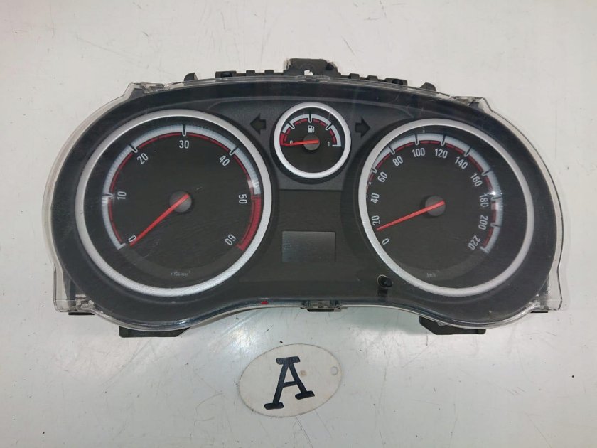 Щиток приборов Опель Корса д