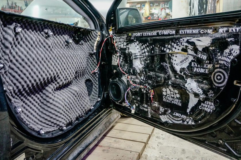 Шумка дверей Лансер 10